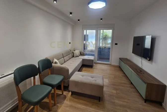 Tirane, jepet me qera apartament 1+1 Kati 0, 52 m² 600 € (Komisariati nr 4)