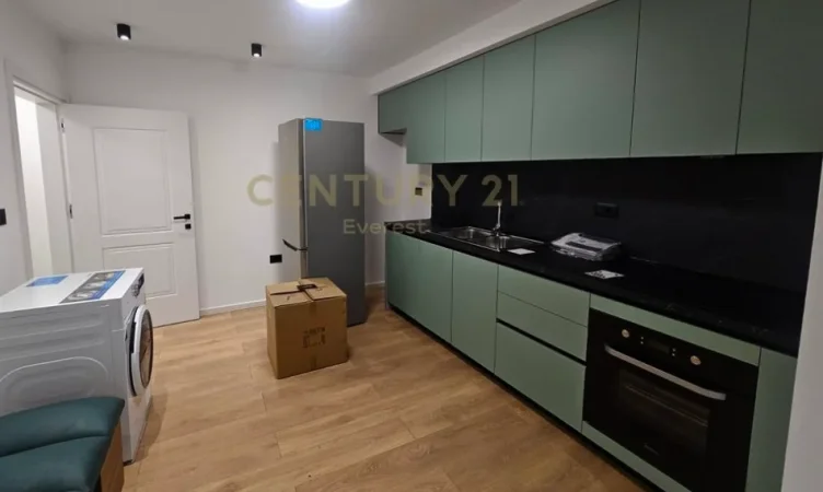 Tirane, jepet me qera apartament 1+1 Kati 0, 52 m² 600 € (Komisariati nr 4)