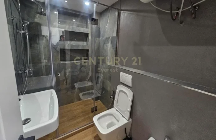 Tirane, jepet me qera apartament 1+1 Kati 0, 52 m² 600 € (Komisariati nr 4)