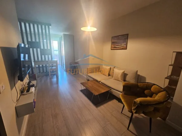 Tirane, jepet me qera apartament Kati 8, 50 m² 500 € (Sheshi Willson)