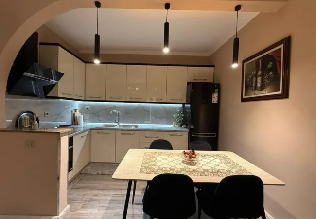 Tirane, jepet me qera apartament 2+1 Kati 7, 100 m² 900 € (Medar Shtylla)