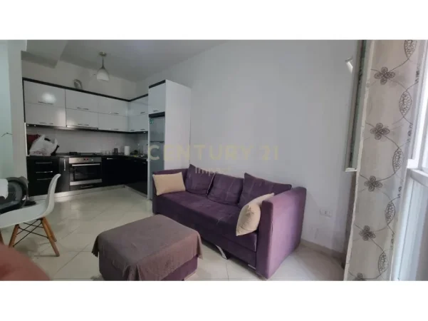 Tirane, jepet me qera apartament 1+1 Kati 1, 50 m² 450 € 