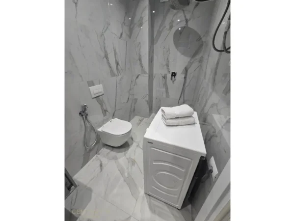 Tirane, jepet me qera apartament 1+1 Kati 8, 45 m² 590 € 