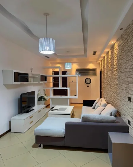 Shqiperi, jepet me qera apartament 2+1+Ballkon Kati 2, 120 m² 120,000 ALL(Sheshi Willson)