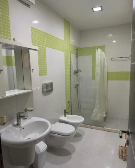 Shqiperi, jepet me qera apartament 2+1+Ballkon Kati 2, 120 m² 120,000 ALL(Sheshi Willson)