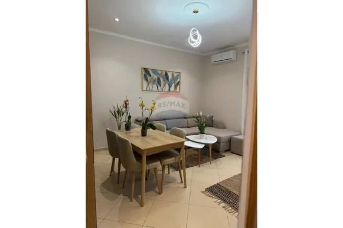 Tirane, jepet me qera apartament 1+1 Kati 3, 62 m² 700 € (Rruga e Kavajes)