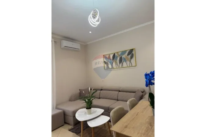 Tirane, jepet me qera apartament 1+1 Kati 3, 62 m² 700 € (Rruga e Kavajes)