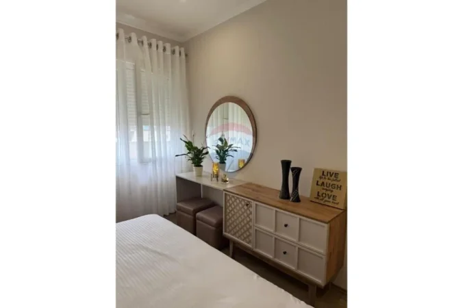 Tirane, jepet me qera apartament 1+1 Kati 3, 62 m² 700 € (Rruga e Kavajes)