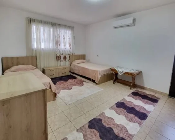 Tirane, jepet me qera apartament 2+1+Aneks+Ballkon Kati 5, 93 m² 600 € (ish blloku)