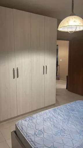 Tirane, jepet me qera apartament 1+1+Aneks+Ballkon Kati 5, 62 m² 500 € (rruga 5 maji)