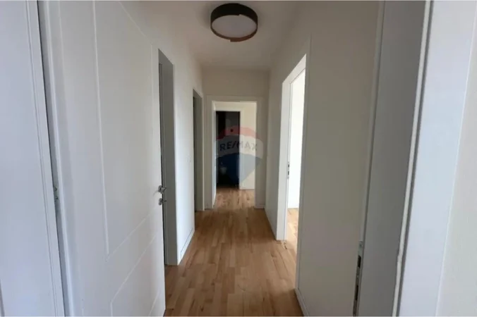 Tirane, jepet me qera zyre , 124 m² 1.500 € (Rruga Kosovareve)