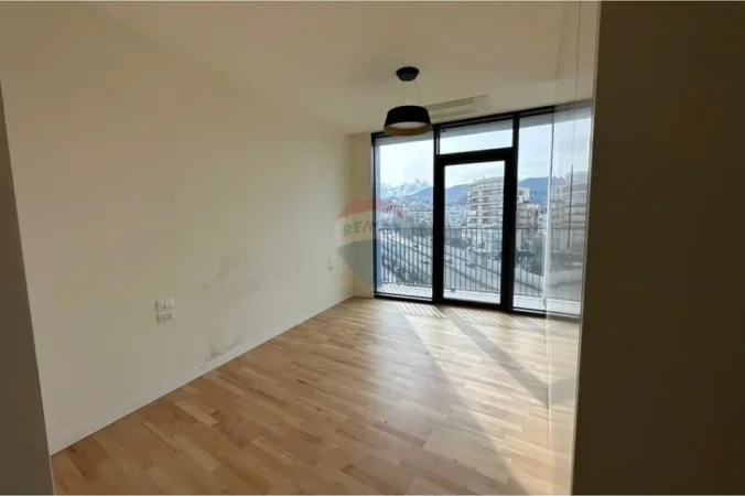 Tirane, jepet me qera zyre , 124 m² 1.500 € (Rruga Kosovareve)