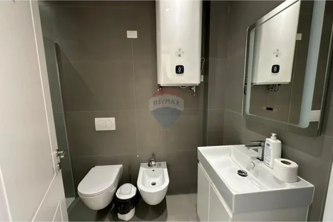Tirane, jepet me qera zyre , 124 m² 1.500 € (Rruga Kosovareve)