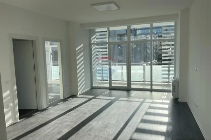 Tirane, jepet me qera zyre , 130 m² 1.300 € (Komuna e parisit)