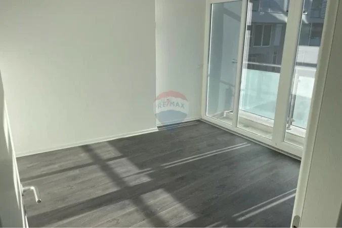Tirane, jepet me qera zyre , 130 m² 1.300 € (Komuna e parisit)