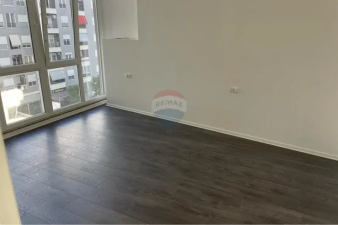 Tirane, jepet me qera zyre , 130 m² 1.300 € (Komuna e parisit)