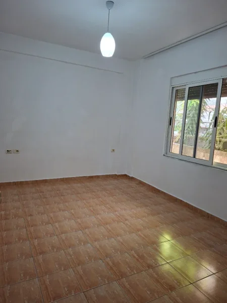 Tirane, jepet me qera nga Pronari, pa-komision apartament 1+1 Kati 1, (Rruga jordan misja)