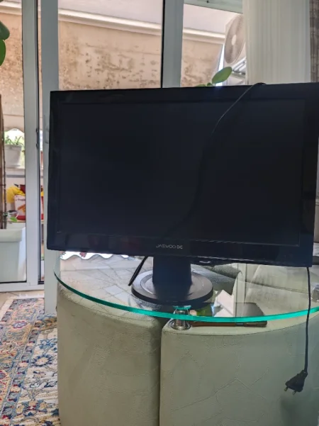 Tirane, shes Televizor Televizor 24" Full HD me ngjyra nga DAEVOO