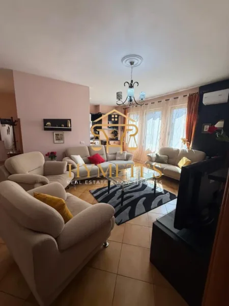 Tirane, jepet me qera apartament 2+1 , 95 m² (Rr. Trendafili i Bardhe)