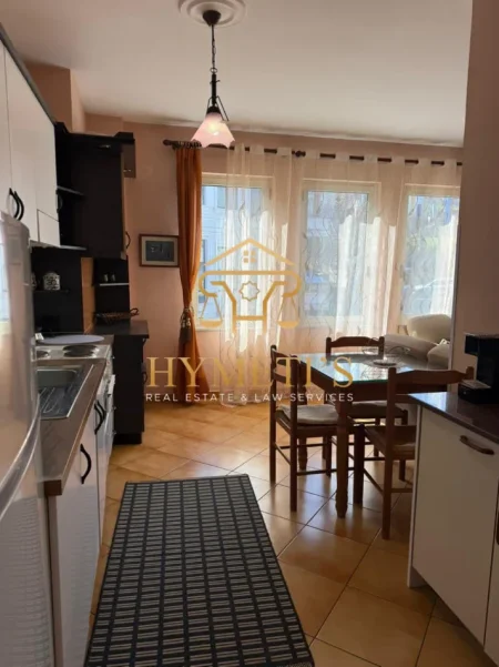 Tirane, jepet me qera apartament 2+1 , 95 m² (Rr. Trendafili i Bardhe)