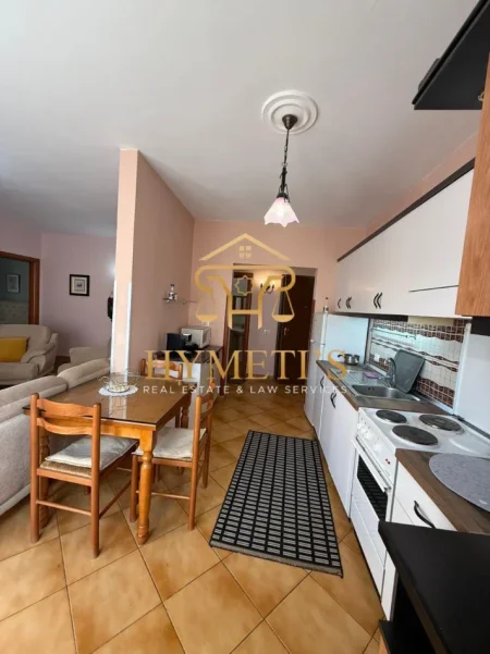 Tirane, jepet me qera apartament 2+1 , 95 m² (Rr. Trendafili i Bardhe)