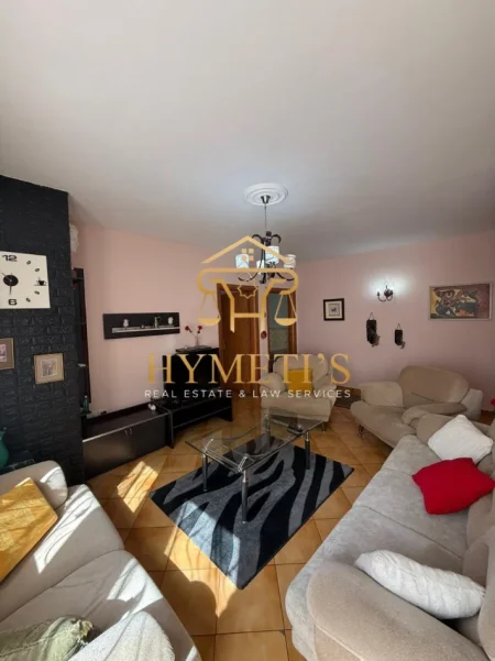 Tirane, jepet me qera apartament 2+1 , 95 m² (Rr. Trendafili i Bardhe)