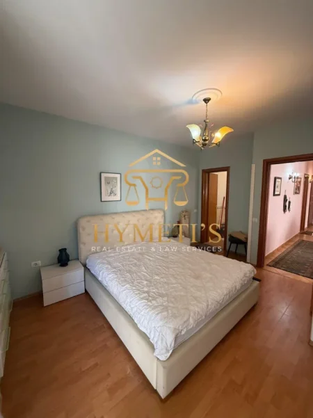 Tirane, jepet me qera apartament 2+1 , 95 m² (Rr. Trendafili i Bardhe)