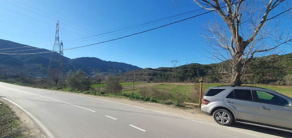 Tirane, shitet , 1.400 m² (ibe e poshtme)