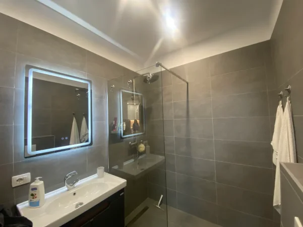 Tirane, jepet me qera apartament 1+1 Kati 10, 64 m² 700 € (Tregu Elektrik.)