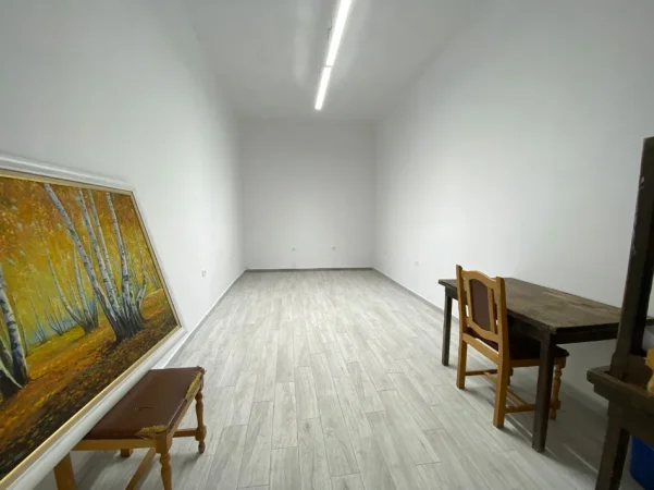 Tirane, jepet me qera ambjent biznesi Kati 0, 35 m² 300 € (Pranë shkollës “Osman Myderizi”)