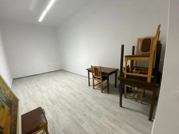 Tirane, jepet me qera ambjent biznesi Kati 0, 35 m² 300 € (Pranë shkollës “Osman Myderizi”)