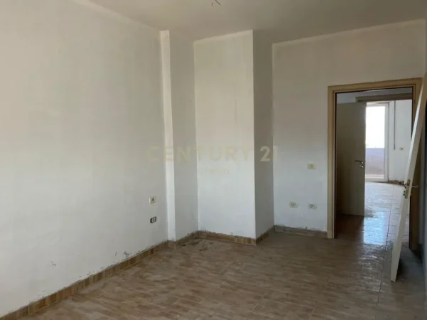 Shkoder, shitet apartament 2+1 Kati 7, 90 m² 105.000 € (qender tek teatri)