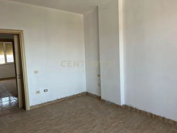 Shkoder, shitet apartament 2+1 Kati 7, 90 m² 105.000 € (qender tek teatri)