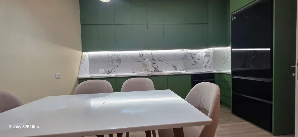 Tirane, jepet me qera apartament 2+1+Aneks+Ballkon Kati 4, 119 m² 1.200 €