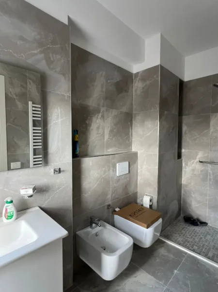 Tirane, jepet me qera apartament 2+1 Kati 7, 104 m² 1.100 € (Myslym Shyri)