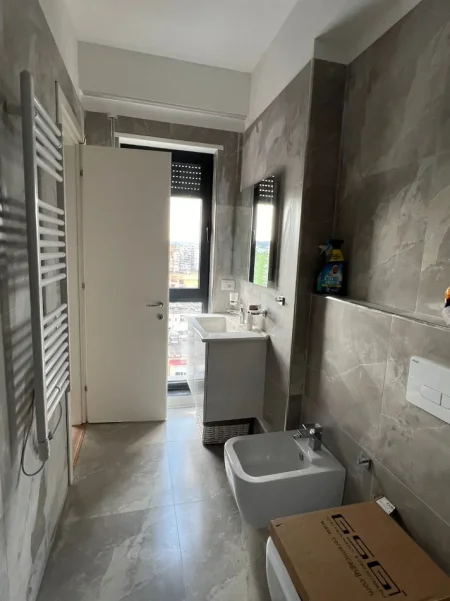 Tirane, jepet me qera apartament 2+1 Kati 7, 104 m² 1.100 € (Myslym Shyri)