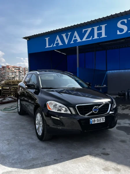 Shqiperi, shes SUV Volvo xc60 3.0B/G Benzin, blu e errët automatik Klima 172.000 km 82.000 €