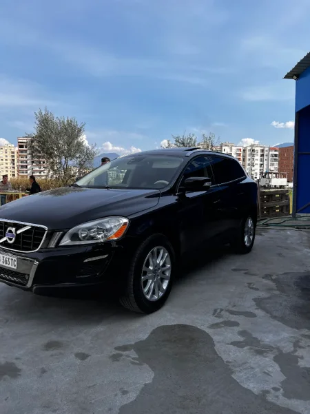 Shqiperi, shes SUV Volvo xc60 3.0B/G Benzin, blu e errët automatik Klima 172.000 km 82.000 €
