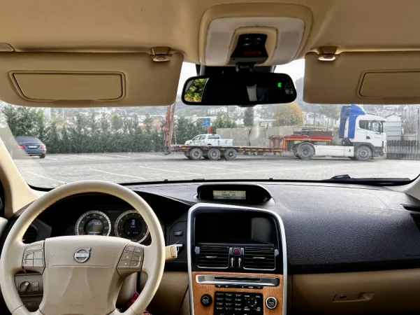 Shqiperi, shes SUV Volvo xc60 3.0B/G Benzin, blu e errët automatik Klima 172.000 km 82.000 €