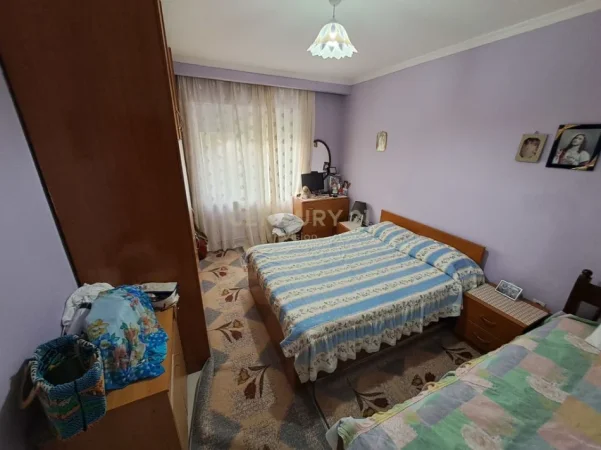 Shkoder, shitet apartament 2+1 Kati 0, 75 m² 70.000 € (fusha e drunjve)