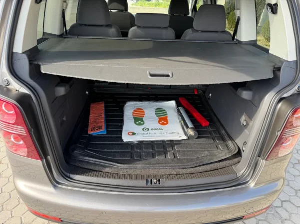 VOLKSWAGEN TOURAN 1.9 NAFTE 👉 2010 👈 kambio MANUALE 5.700 €