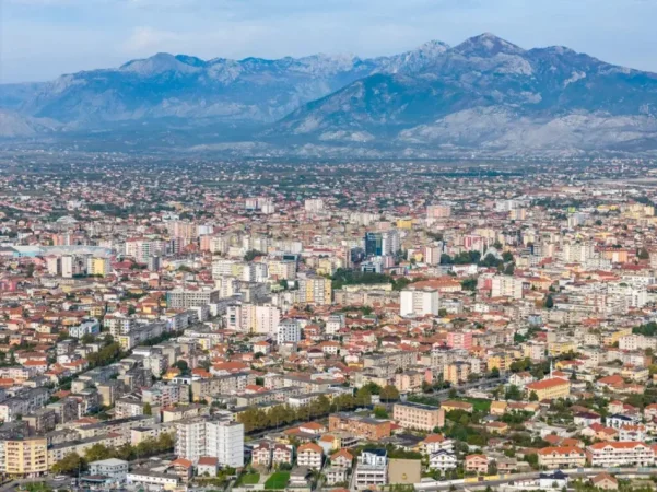 Shkoder, shitet ambjent biznesi Kati 0, 36 m² 130.000 € (rus perballe 8 katshit)