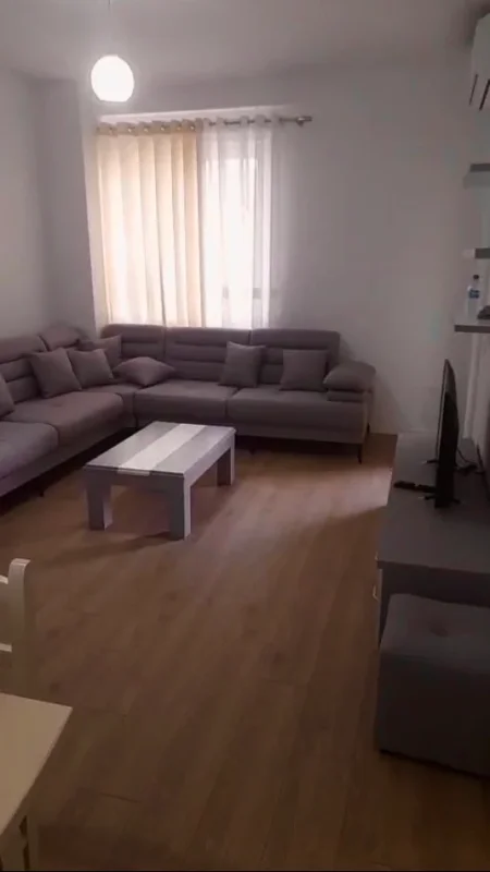 Tirane, jepet me qera shtepi 1+1 Kati 2, 68 m² 450 € (3 Deshmoret Grand Gallery)