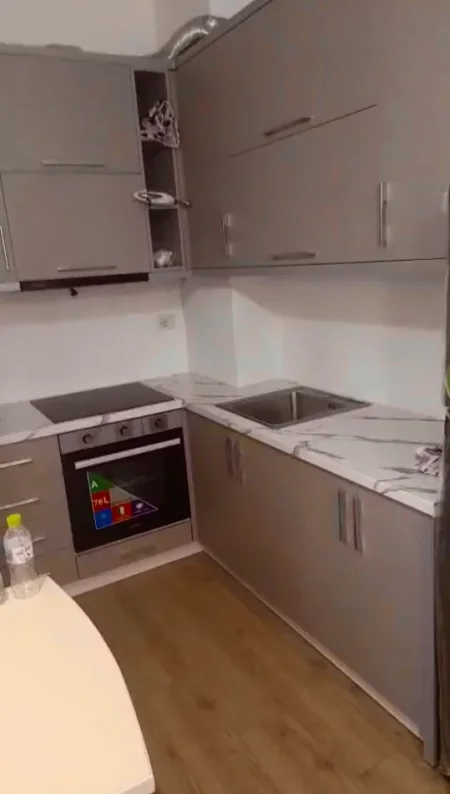 Tirane, jepet me qera shtepi 1+1 Kati 2, 68 m² 450 € (3 Deshmoret Grand Gallery)