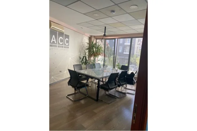 Tirane, jepet me qera zyre , 238 m² 3.400 € 