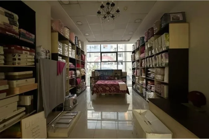 Tirane, shitet dyqan , 46 m² 150.000 € (Rruga 5 Maji)