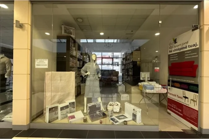 Tirane, shitet dyqan , 46 m² 150.000 € (Rruga 5 Maji)