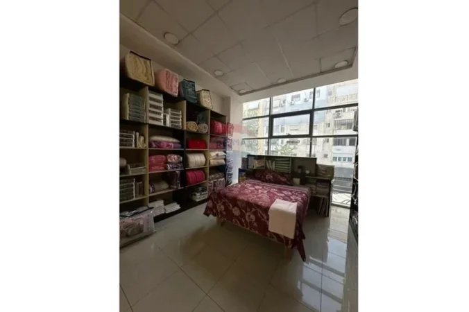 Tirane, shitet dyqan , 46 m² 150.000 € (Rruga 5 Maji)