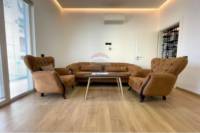 Tirane, shitet zyre , 260 m² 650.000 € 