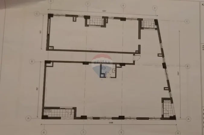 Tirane, jepet me qera dyqan , 290 m² 2.000 € 